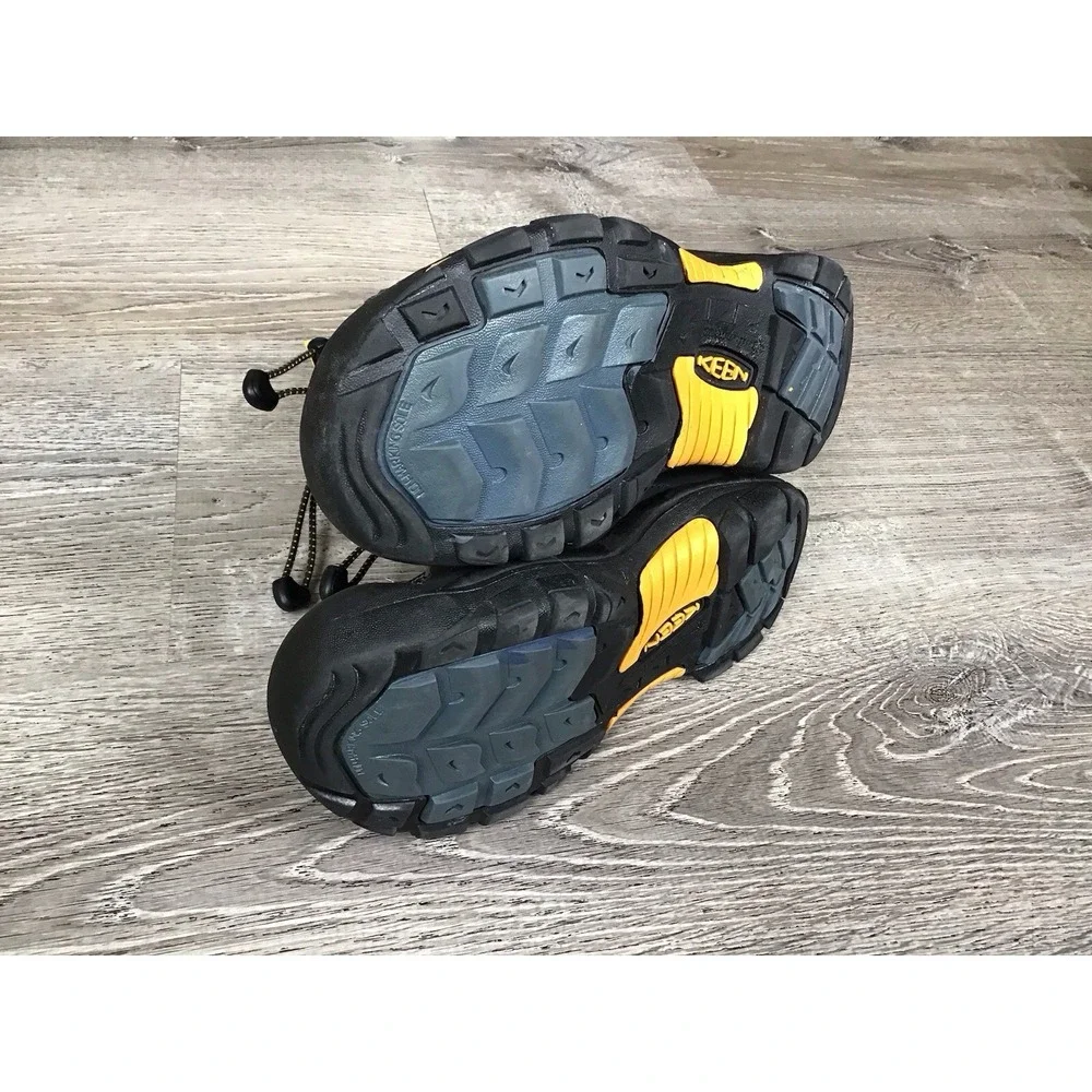 Keen Black Waterproof Boots with Primaloft Youth Boys Size 6 Kids Winter Boots